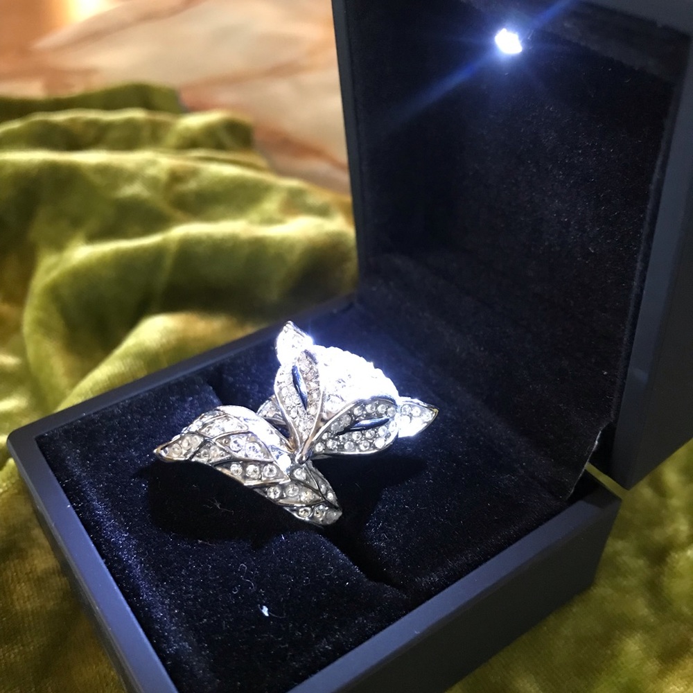 Cute silver fox ring in size 6.5